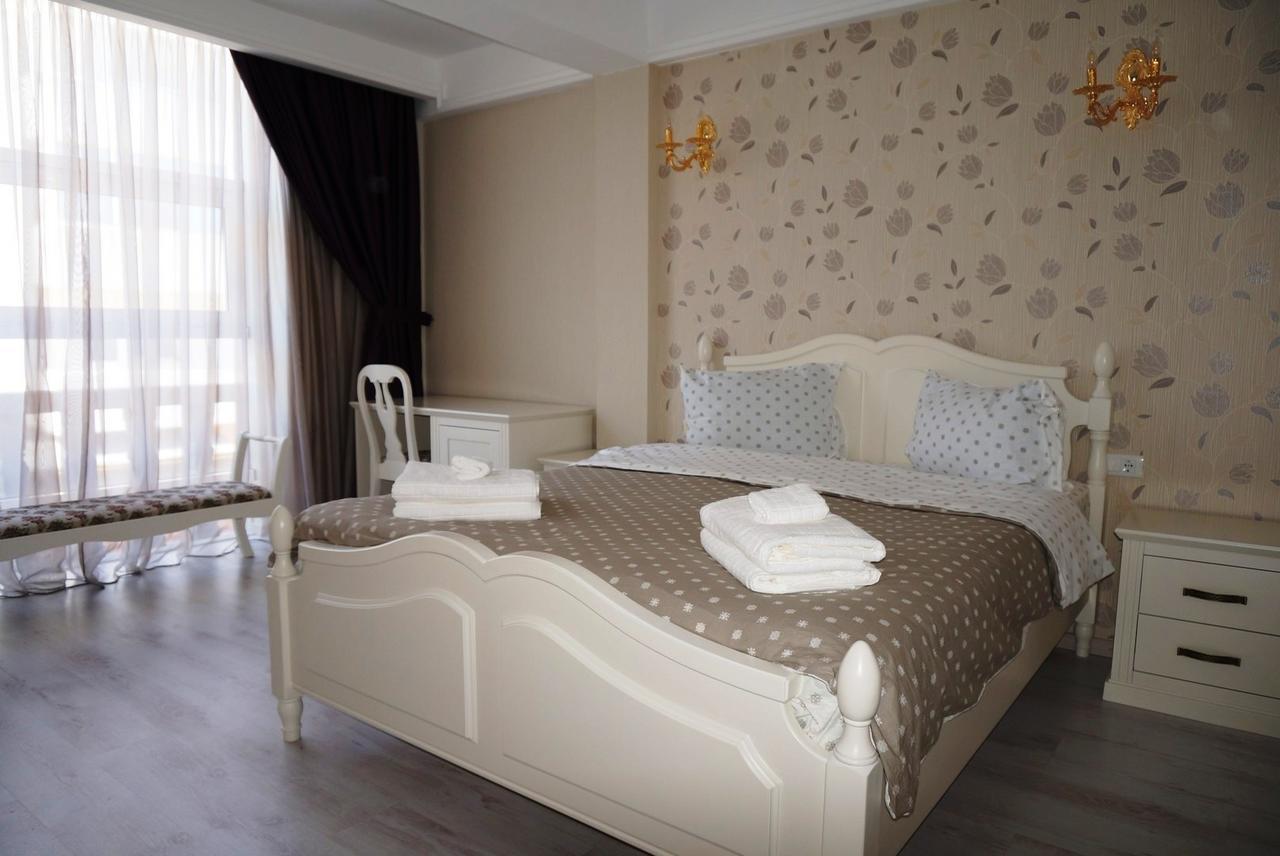Romantic Boutique Focşani Exteriör bild